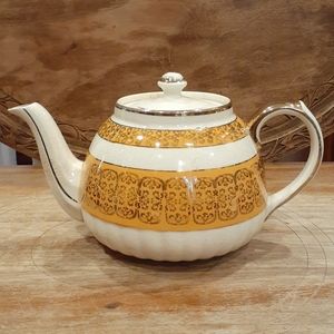 ANTIQUE SADLER TEAPOT